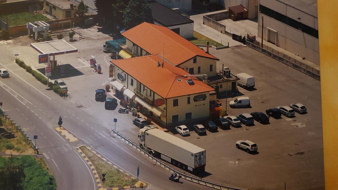 Hotel Ristorante Amalfitana Dello Exteriör bild