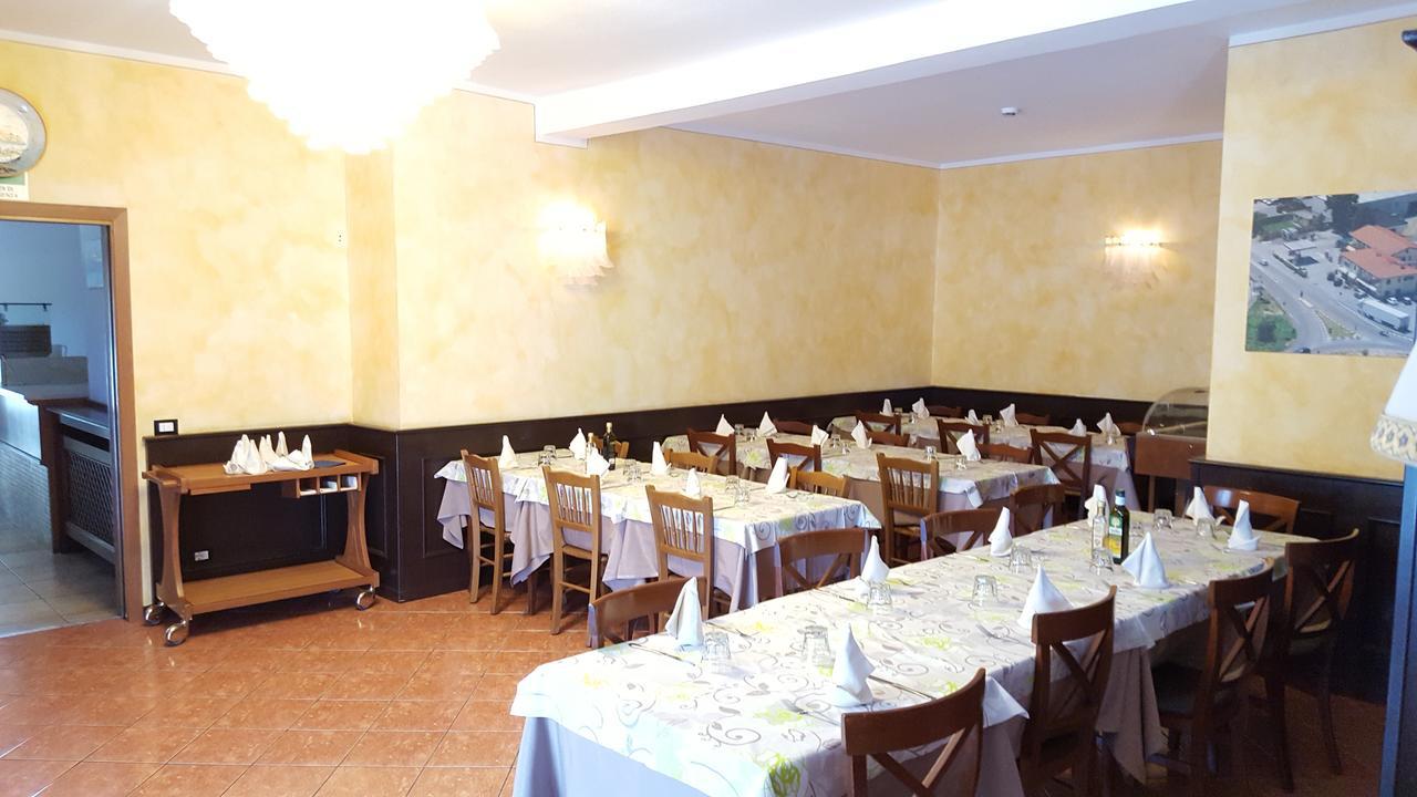 Hotel Ristorante Amalfitana Dello Exteriör bild