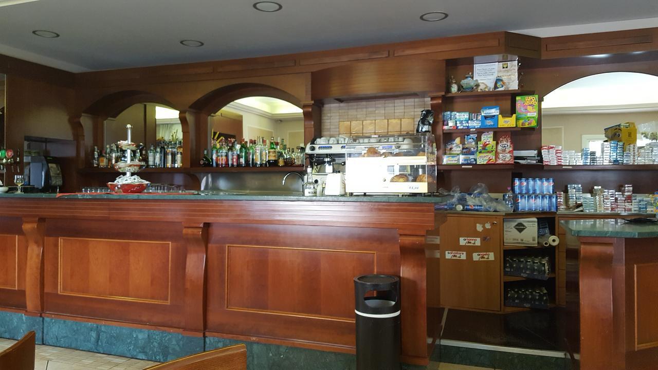 Hotel Ristorante Amalfitana Dello Exteriör bild