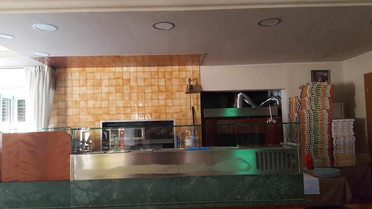 Hotel Ristorante Amalfitana Dello Exteriör bild