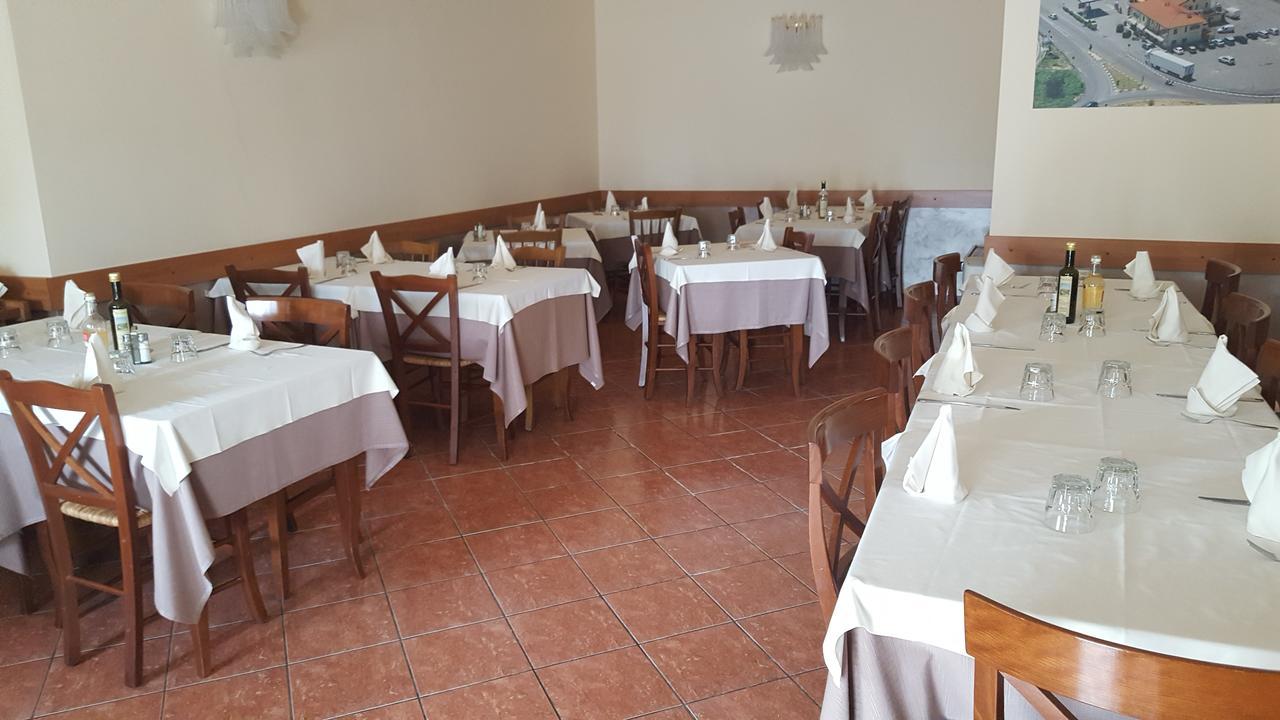 Hotel Ristorante Amalfitana Dello Exteriör bild